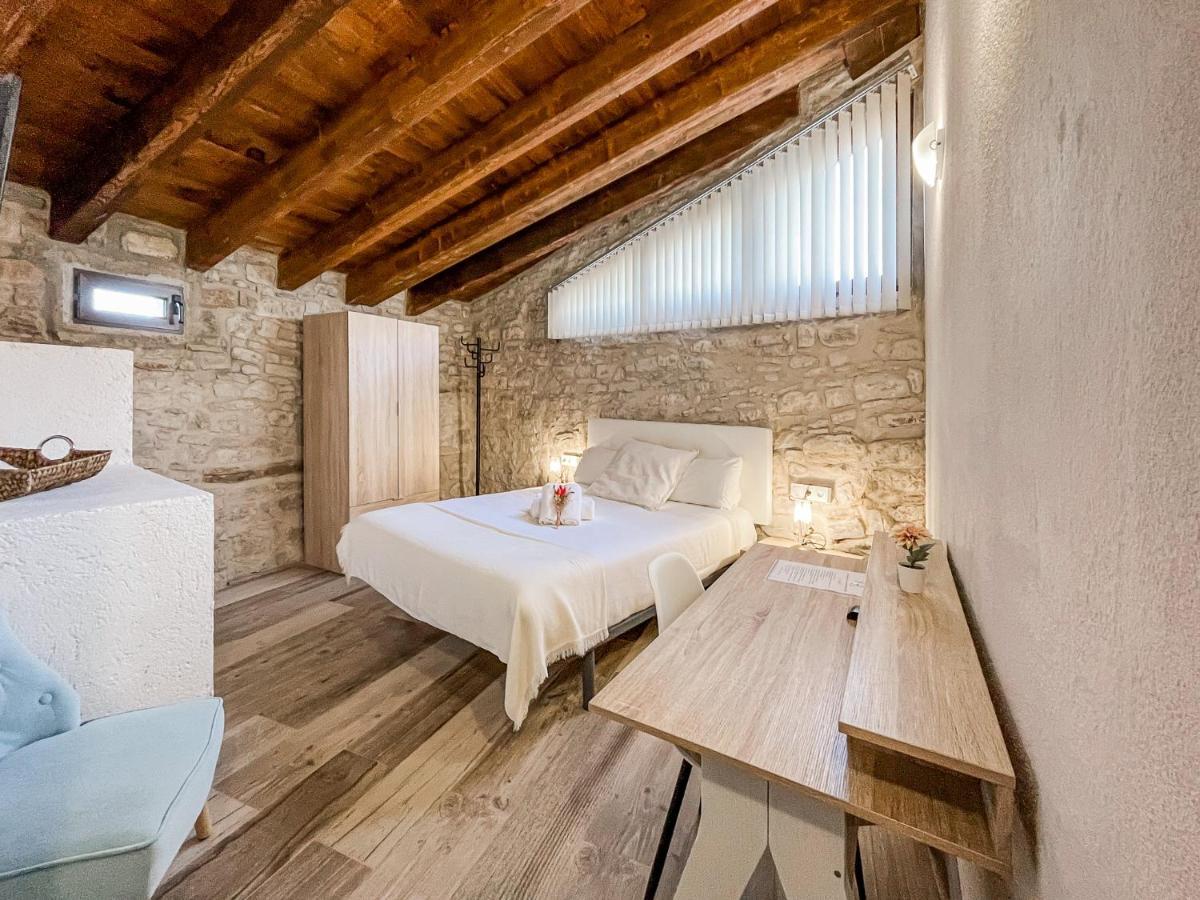 El Forn De Freixenet Con Servicios De Un Hotel Lleida Esterno foto
